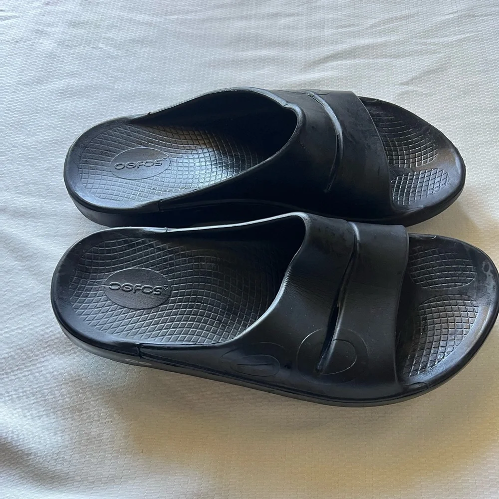 OOFOS Men's Black Comfort‎ Slides